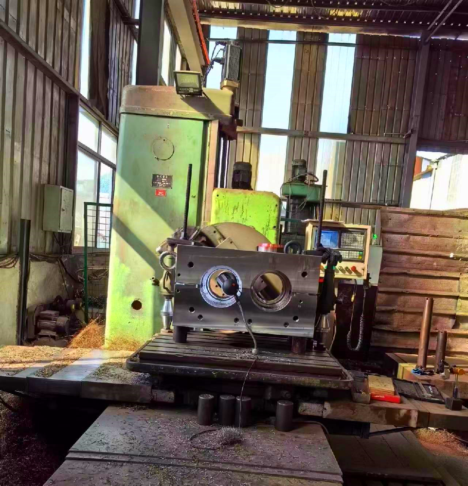 Horizontal boring machine